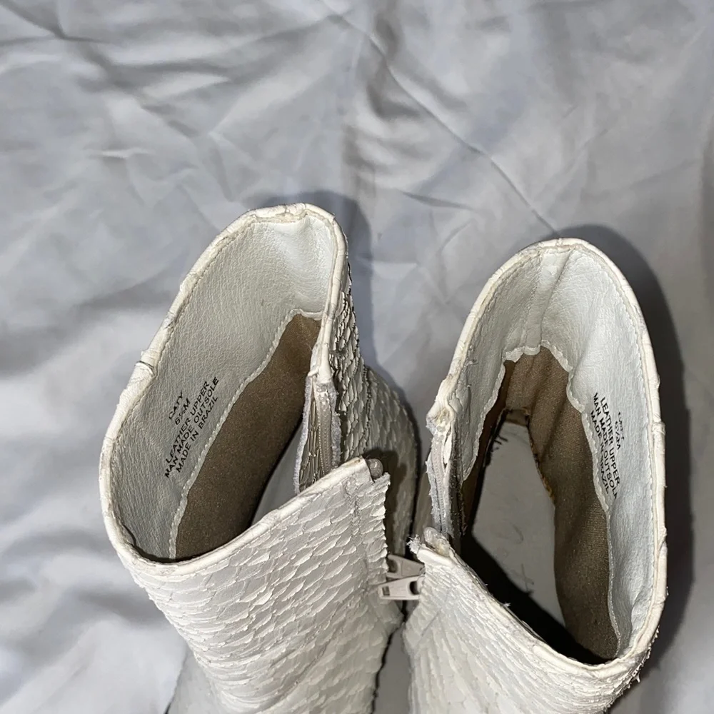 Elegant White Textured Ankle Boots